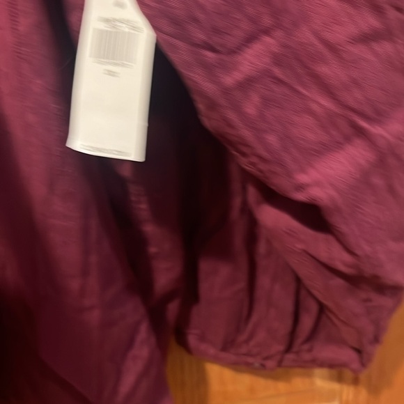 NWT women’s V-neck dark mauve long sleeve blouse size 2X. - Picture 4 of 5